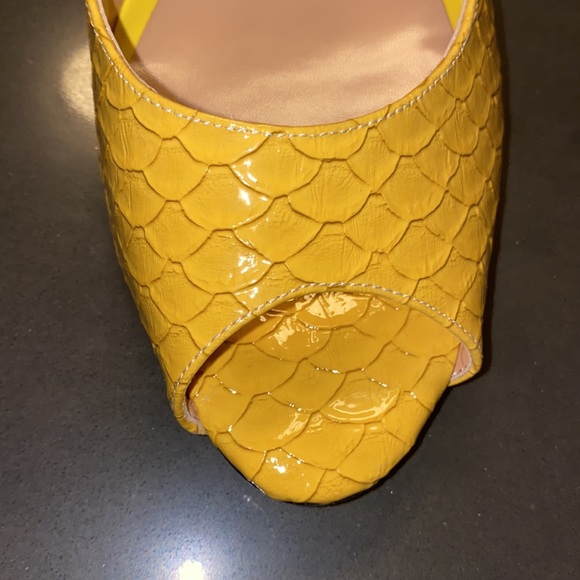 NWT Eldof Peep Toe Pumps in Yellow Snake - Picture 11 of 12